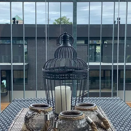 Studio Trendikkaalla Alueella Joen Vieressa *