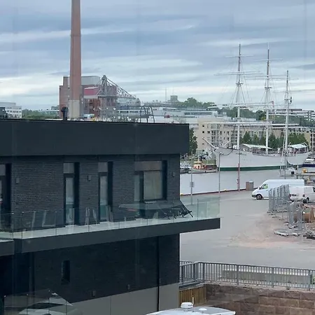 Studio Trendikkaalla Alueella Joen Vieressa *