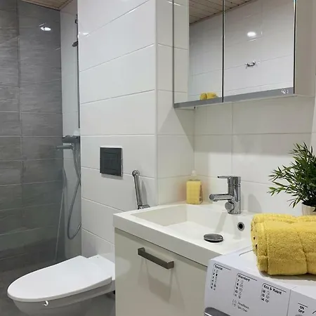 Studio Trendikkaalla Alueella Joen Vieressa Apartment